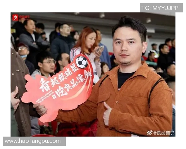 足球球星如何通过温暖互动赢得粉丝心：宠粉背后的真情与魅力